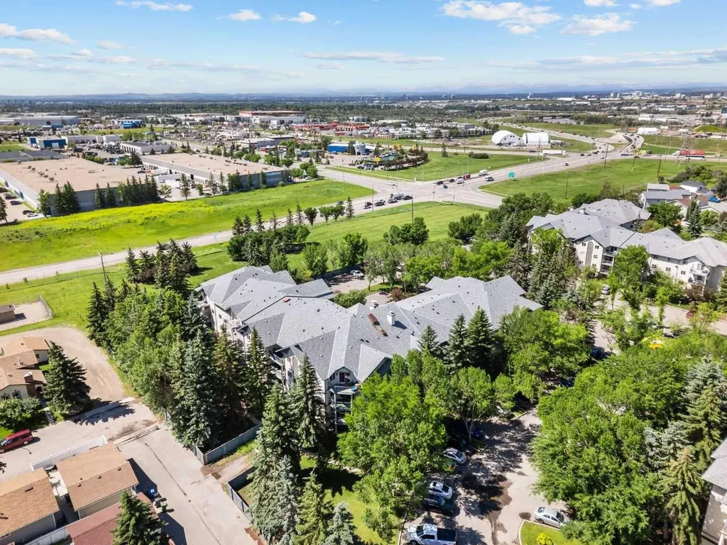 21 Dover Point SE Calgary AB T2B3K4