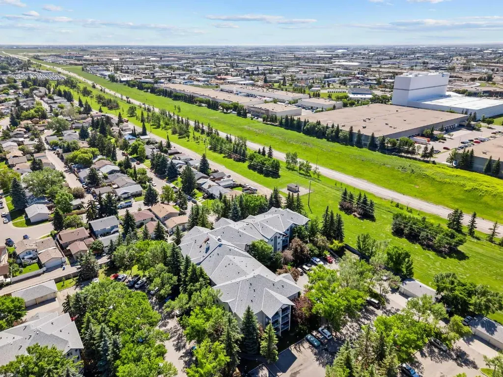 21 Dover Point SE Calgary AB T2B3K4