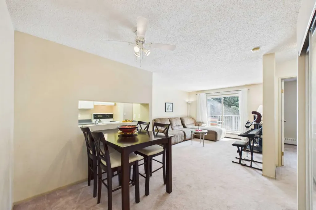 21 Dover Point SE Calgary AB T2B3K4