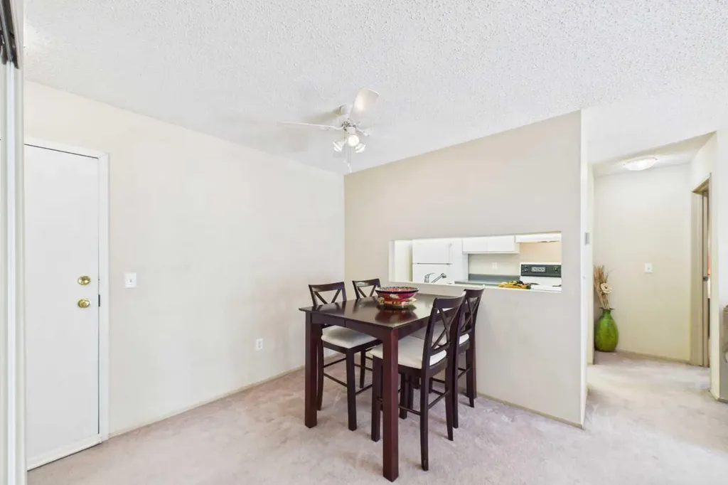 21 Dover Point SE Calgary AB T2B3K4