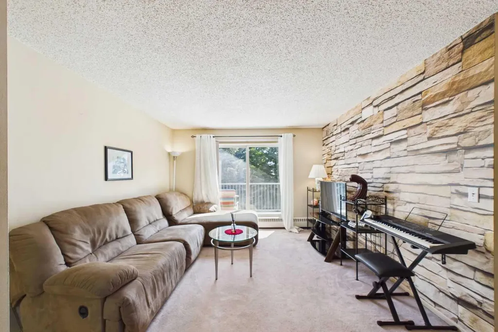 21 Dover Point SE Calgary AB T2B3K4