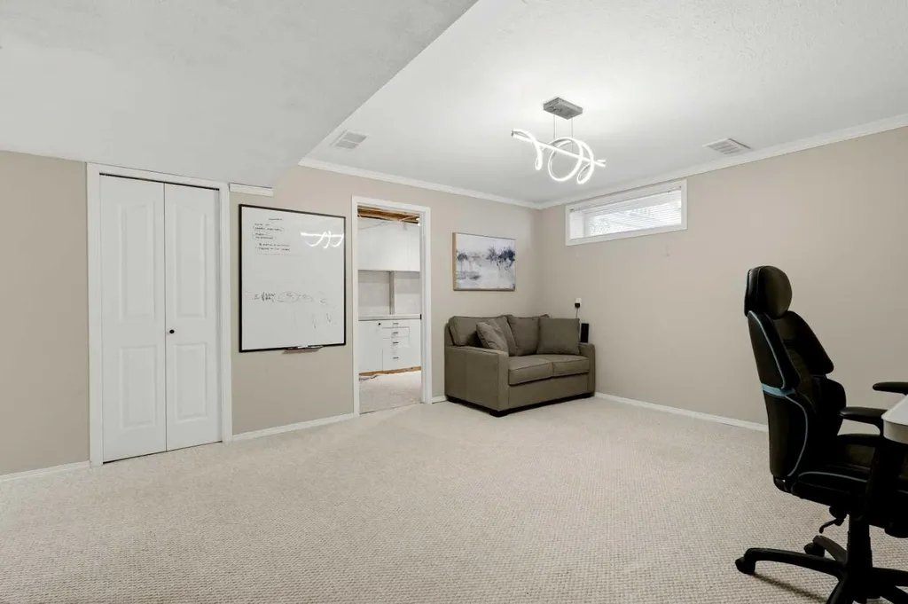 15 Silver Springs Way NW Airdrie AB T4B2W1