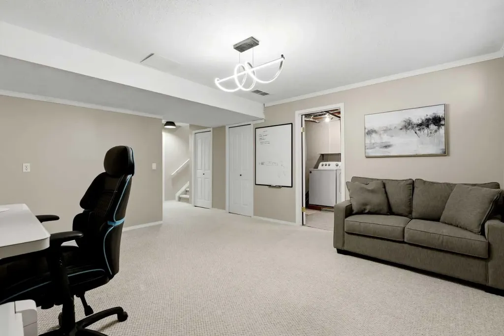 15 Silver Springs Way NW Airdrie AB T4B2W1