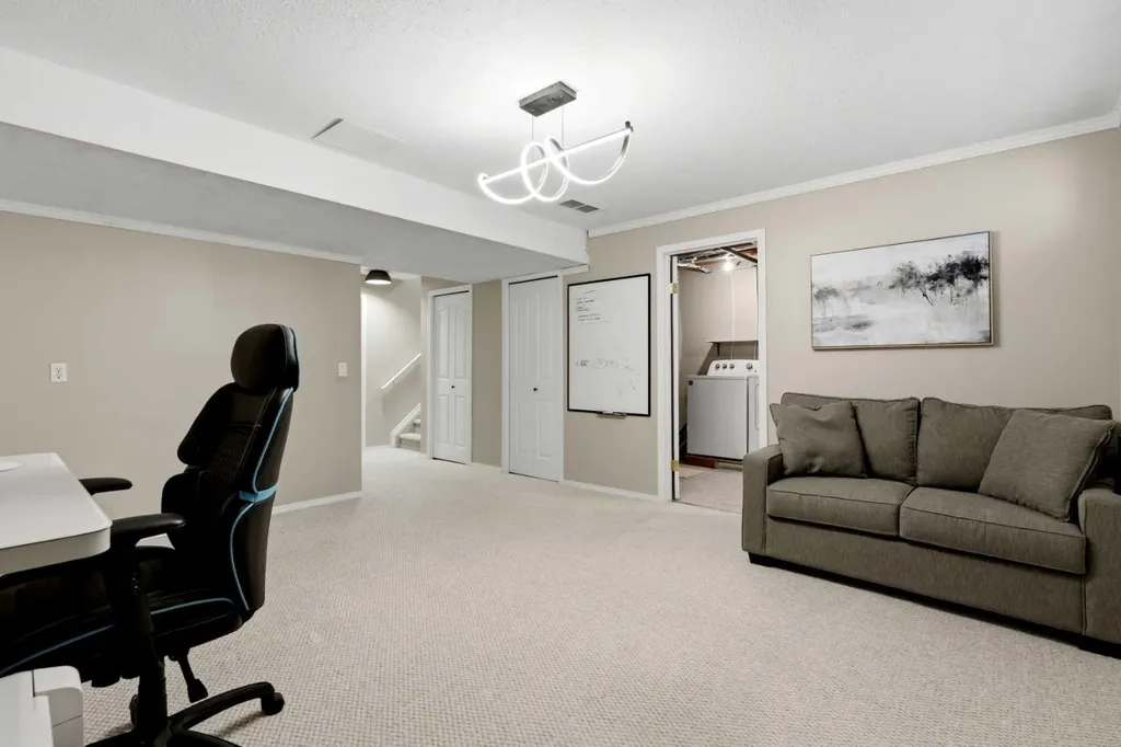 15 Silver Springs Way NW Airdrie AB T4B2W1
