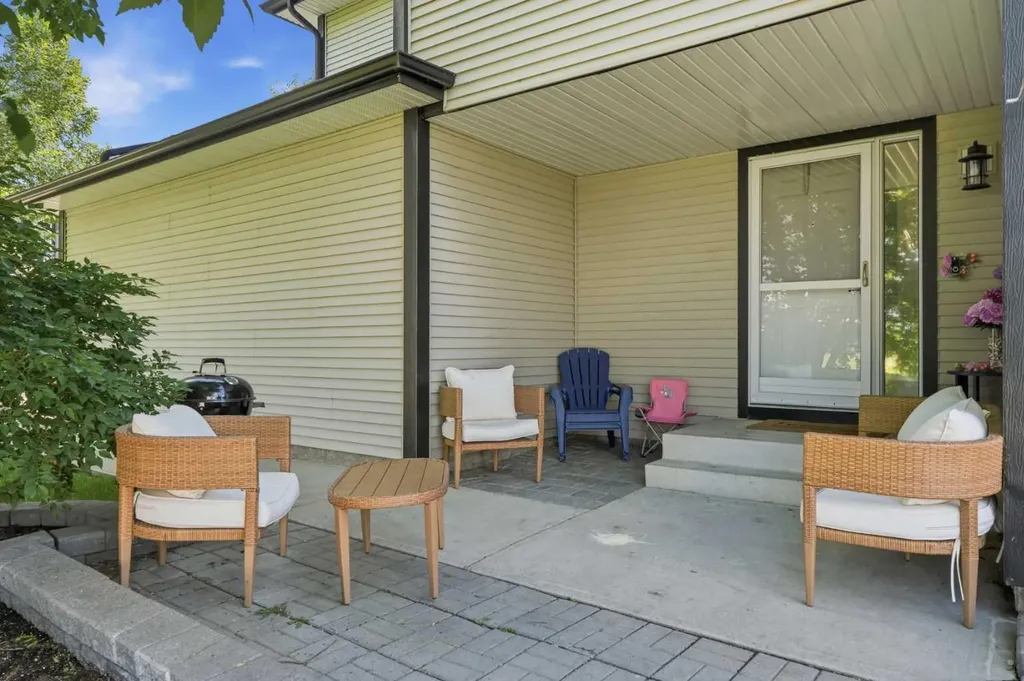 15 Silver Springs Way NW Airdrie AB T4B2W1