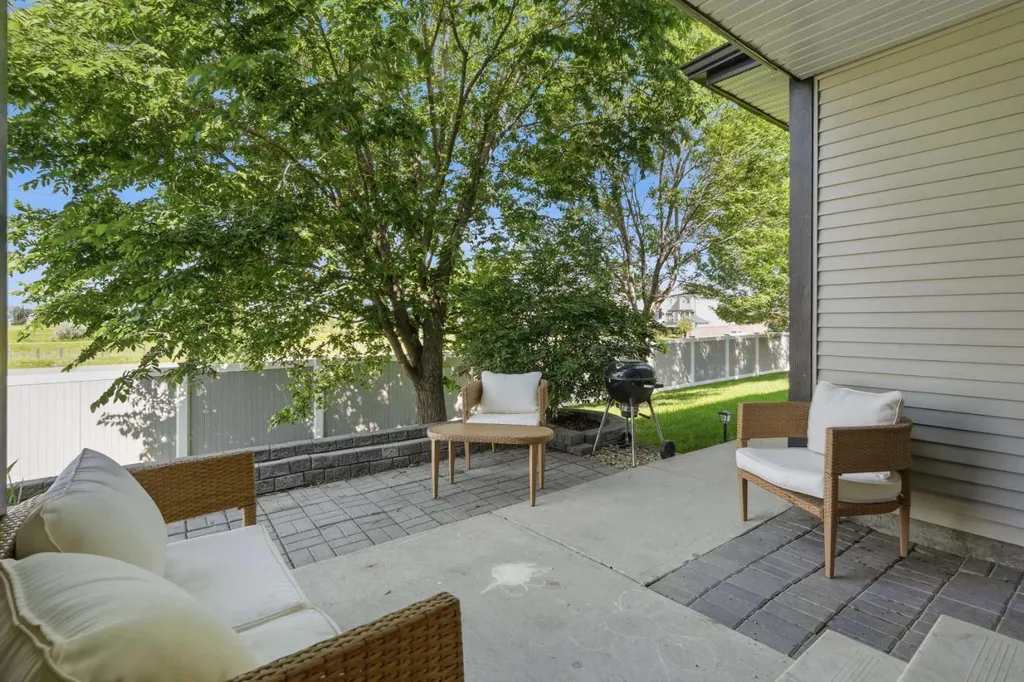 15 Silver Springs Way NW Airdrie AB T4B2W1