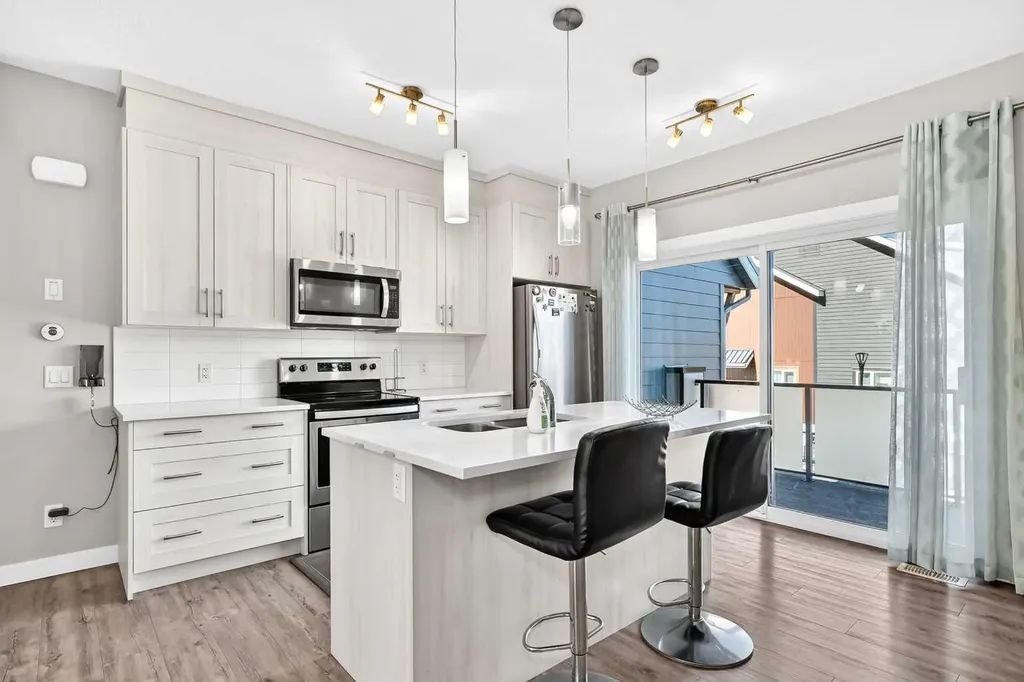 193 Livingston Common NE Calgary AB T3P 1K1