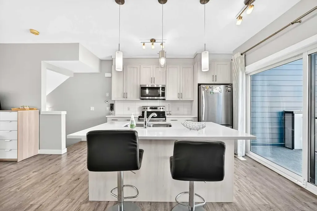 193 Livingston Common NE Calgary AB T3P 1K1