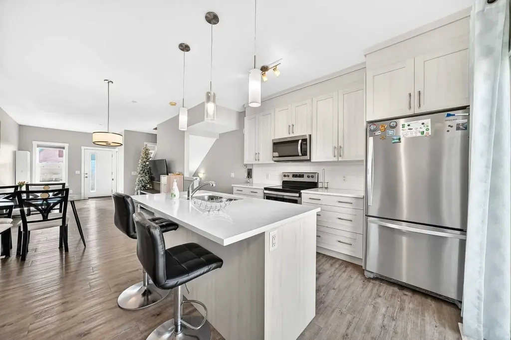 193 Livingston Common NE Calgary AB T3P 1K1