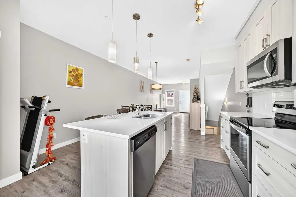 193 Livingston Common NE Calgary AB T3P 1K1