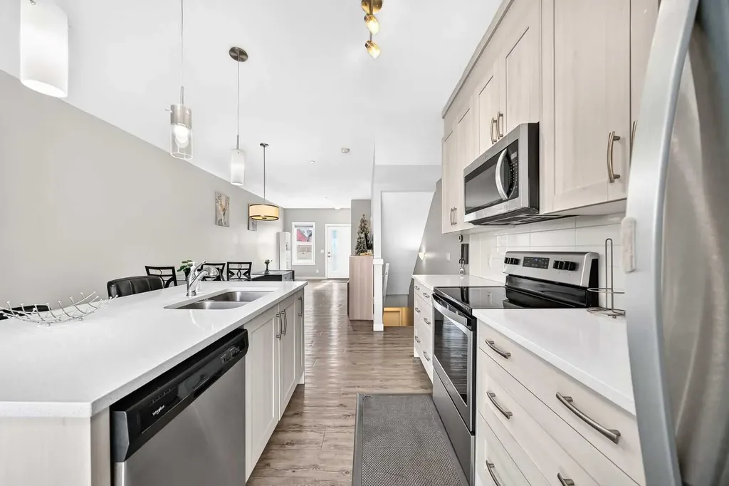 193 Livingston Common NE Calgary AB T3P 1K1