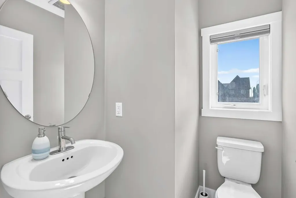 193 Livingston Common NE Calgary AB T3P 1K1