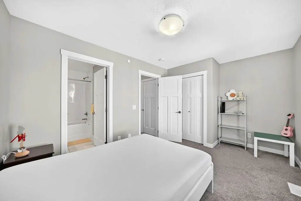 193 Livingston Common NE Calgary AB T3P 1K1