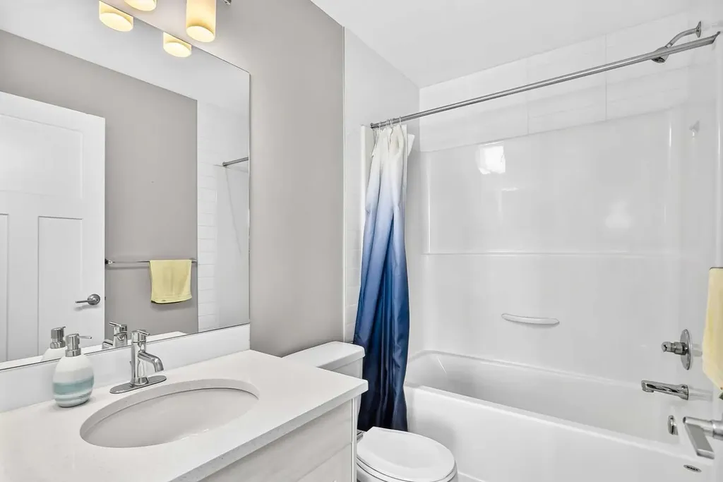 193 Livingston Common NE Calgary AB T3P 1K1