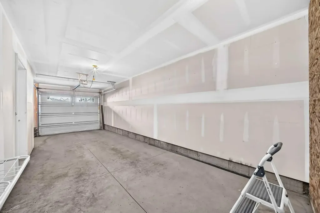 193 Livingston Common NE Calgary AB T3P 1K1
