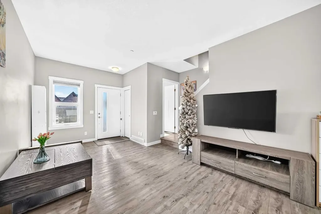 193 Livingston Common NE Calgary AB T3P 1K1