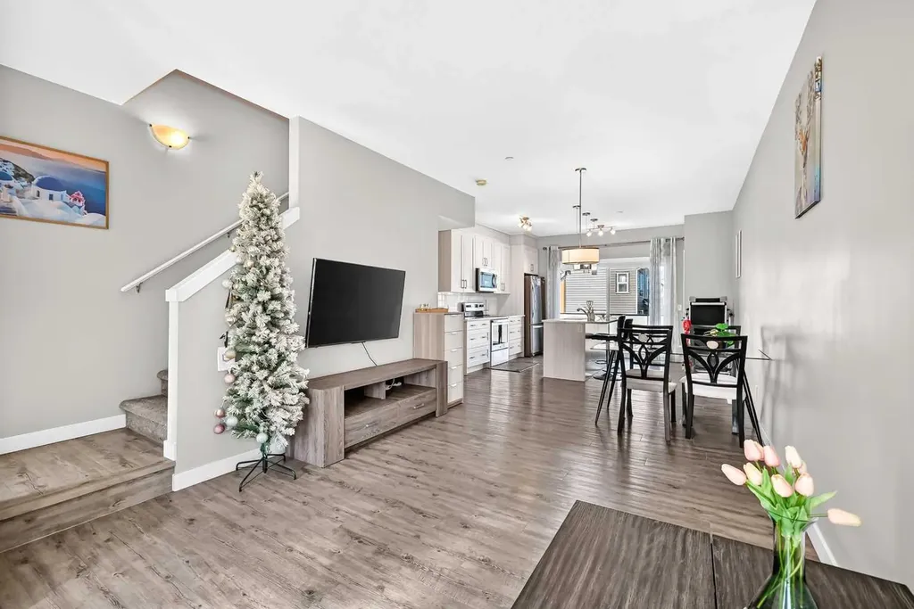 193 Livingston Common NE Calgary AB T3P 1K1