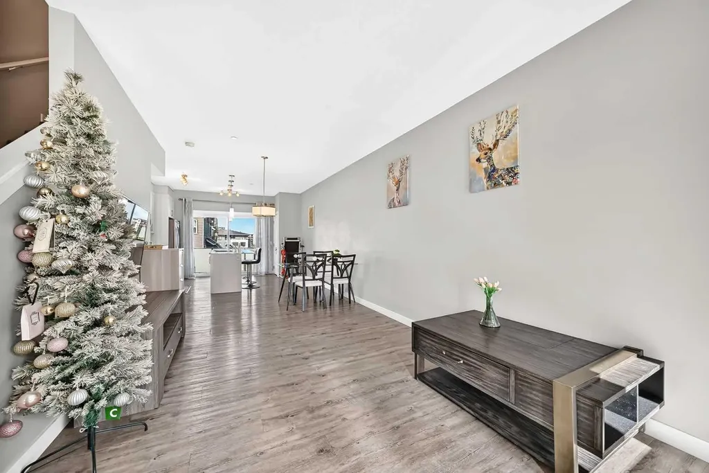 193 Livingston Common NE Calgary AB T3P 1K1