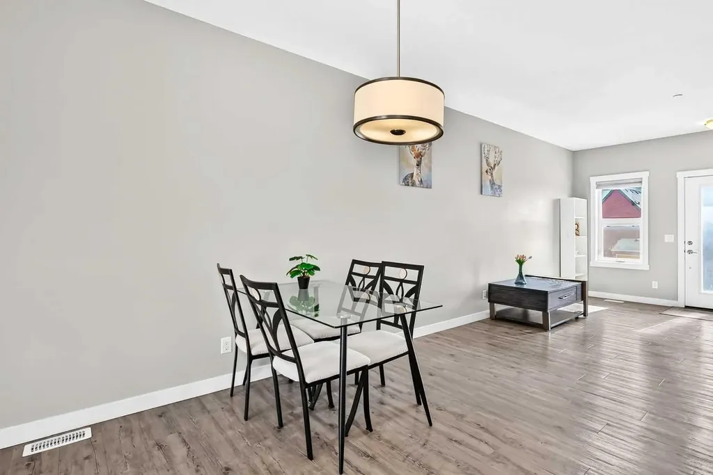 193 Livingston Common NE Calgary AB T3P 1K1