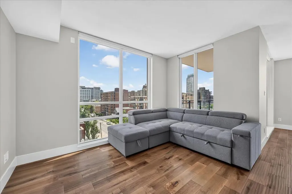 1111 10 Street SW Calgary AB T2R 1E3