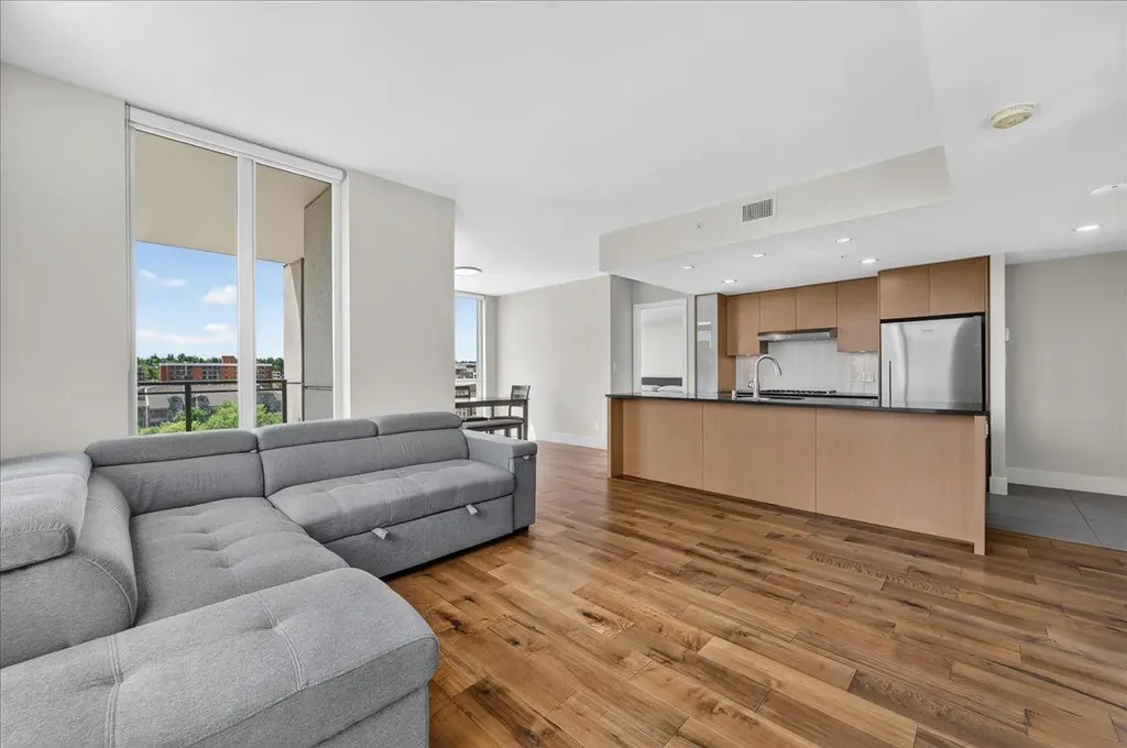 1111 10 Street SW Calgary AB T2R 1E3