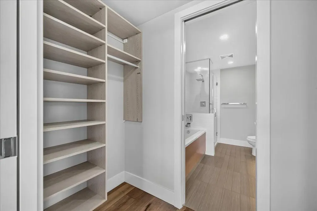 1111 10 Street SW Calgary AB T2R 1E3