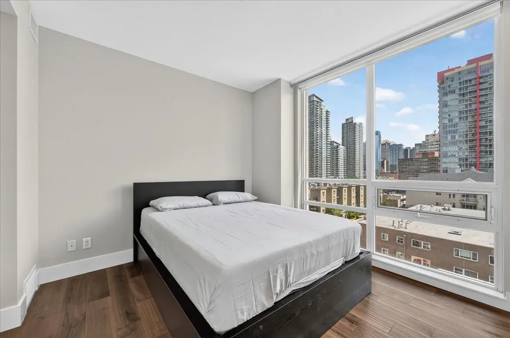 1111 10 Street SW Calgary AB T2R 1E3