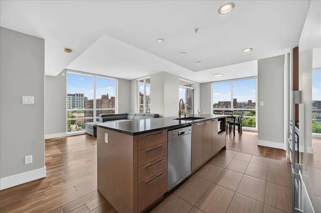 1111 10 Street SW Calgary AB T2R 1E3