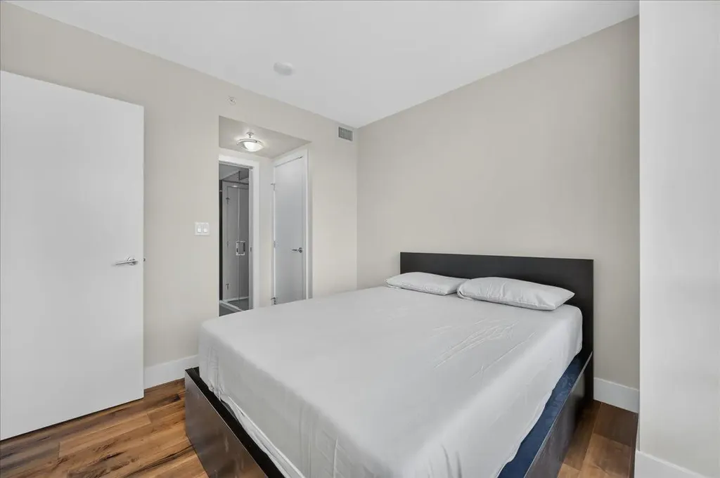 1111 10 Street SW Calgary AB T2R 1E3