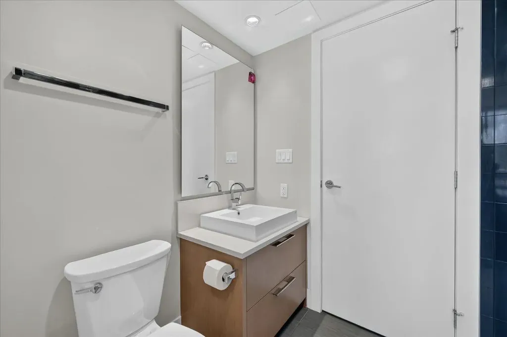 1111 10 Street SW Calgary AB T2R 1E3