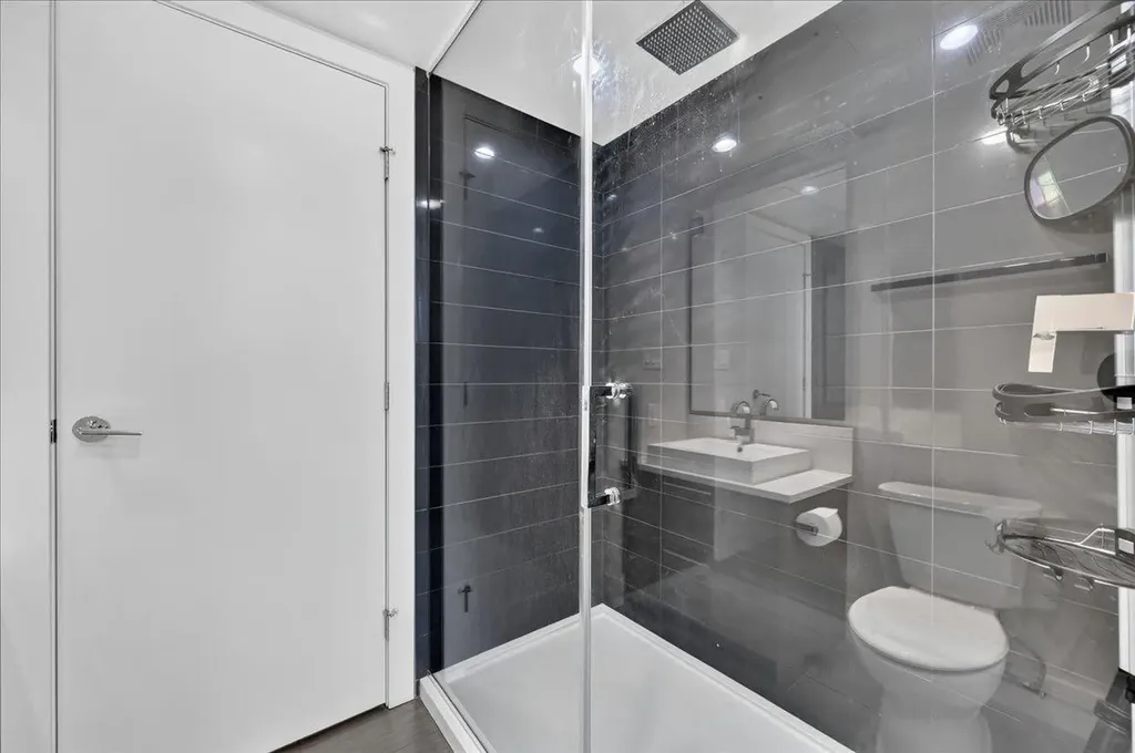 1111 10 Street SW Calgary AB T2R 1E3