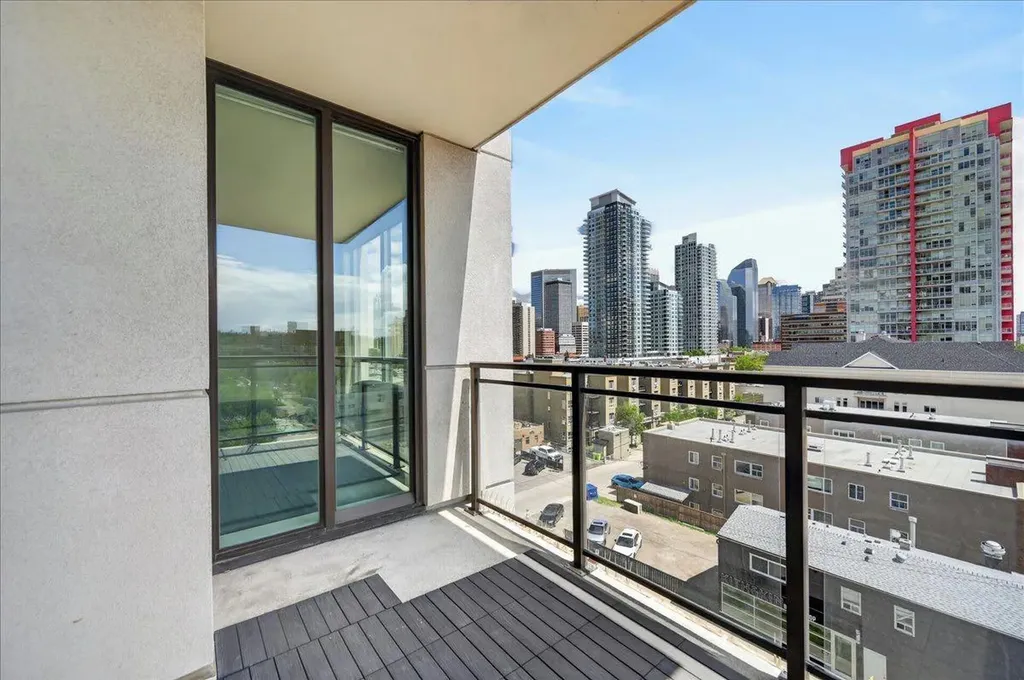 1111 10 Street SW Calgary AB T2R 1E3