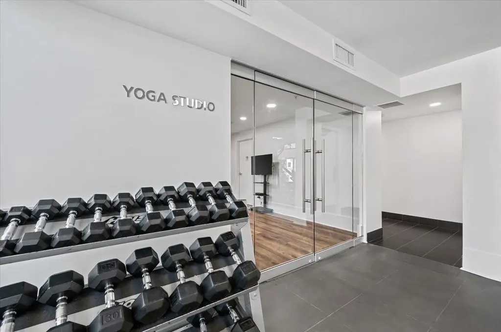 1111 10 Street SW Calgary AB T2R 1E3