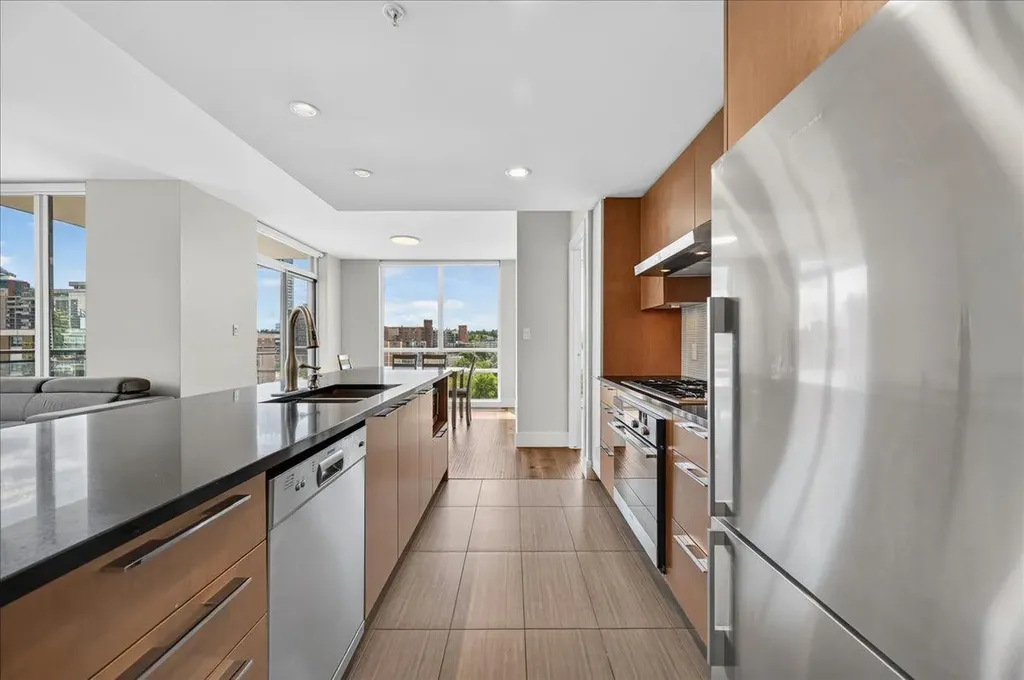 1111 10 Street SW Calgary AB T2R 1E3
