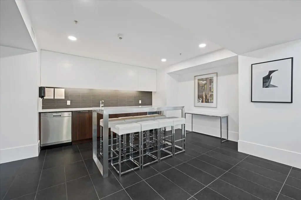 1111 10 Street SW Calgary AB T2R 1E3