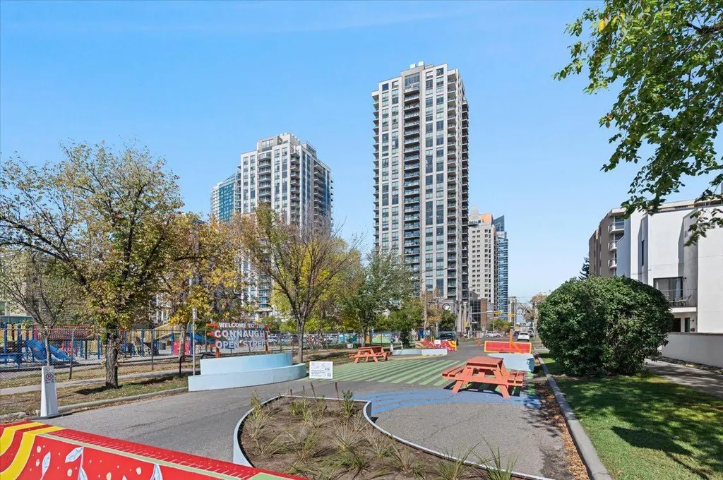 1111 10 Street SW Calgary AB T2R 1E3