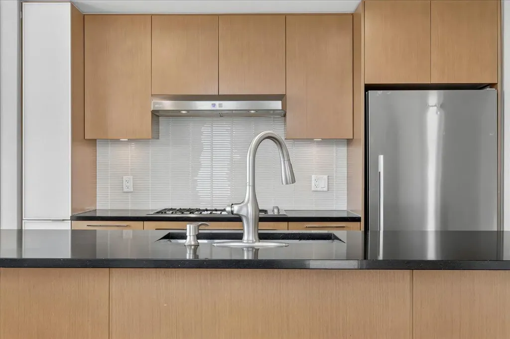 1111 10 Street SW Calgary AB T2R 1E3