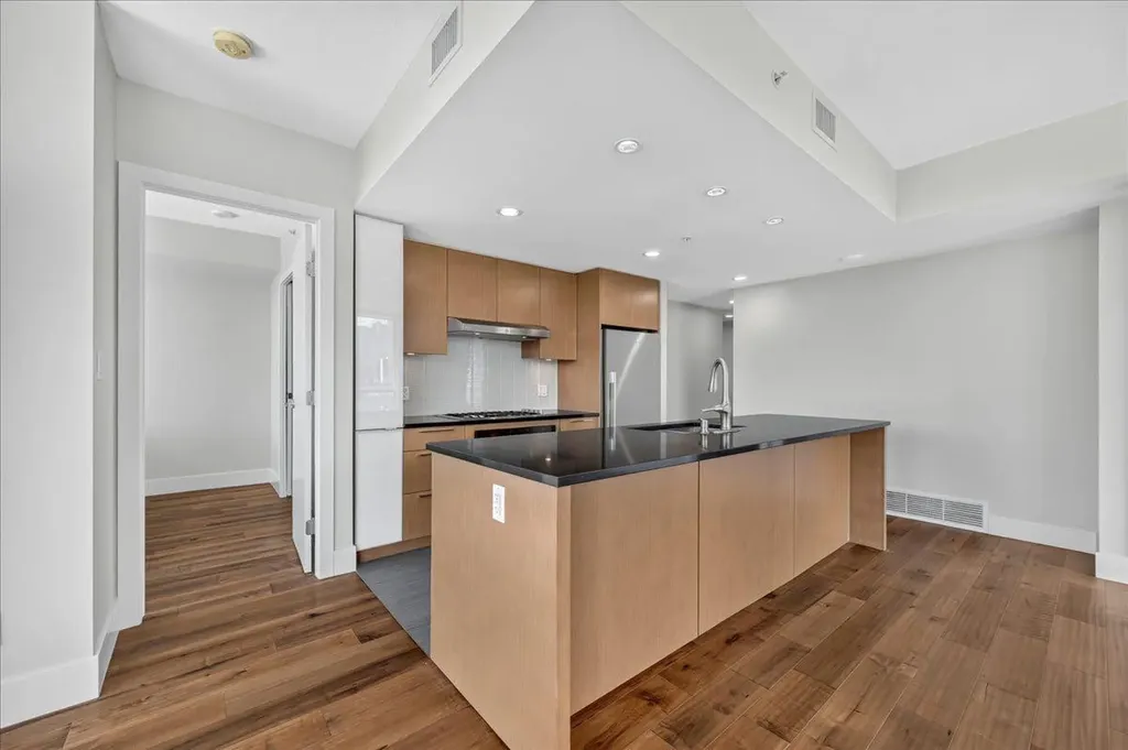1111 10 Street SW Calgary AB T2R 1E3