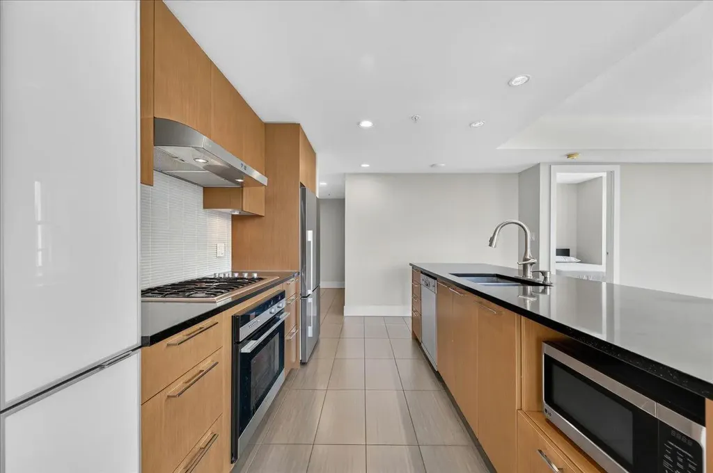 1111 10 Street SW Calgary AB T2R 1E3