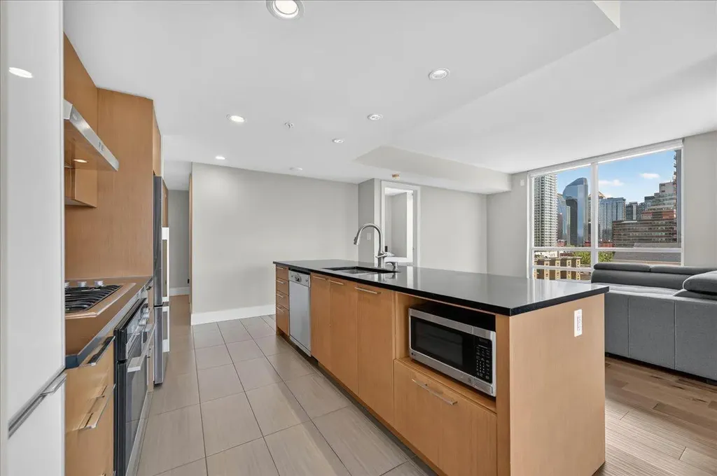 1111 10 Street SW Calgary AB T2R 1E3