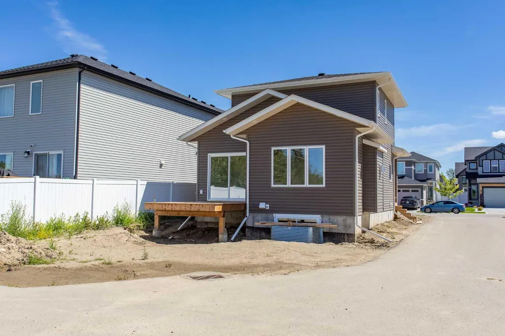 60 Emmett Crescent Red Deer AB T4P 3G7