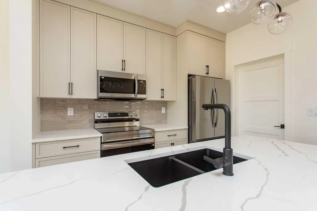 60 Emmett Crescent Red Deer AB T4P 3G7