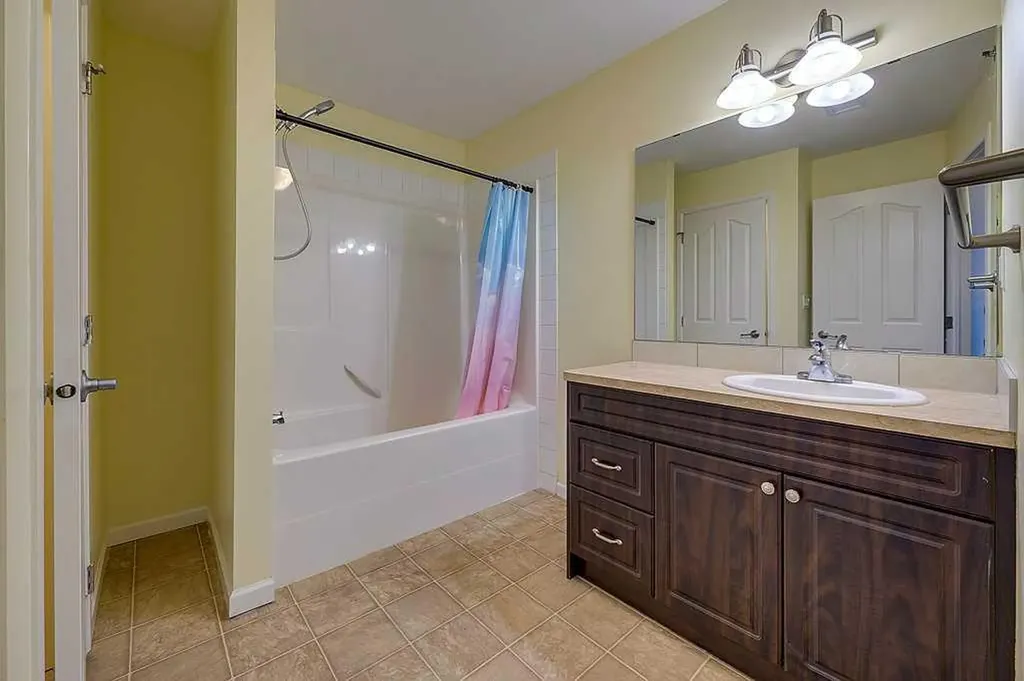 5040 53 Street Sylvan Lake AB T4S 0A1