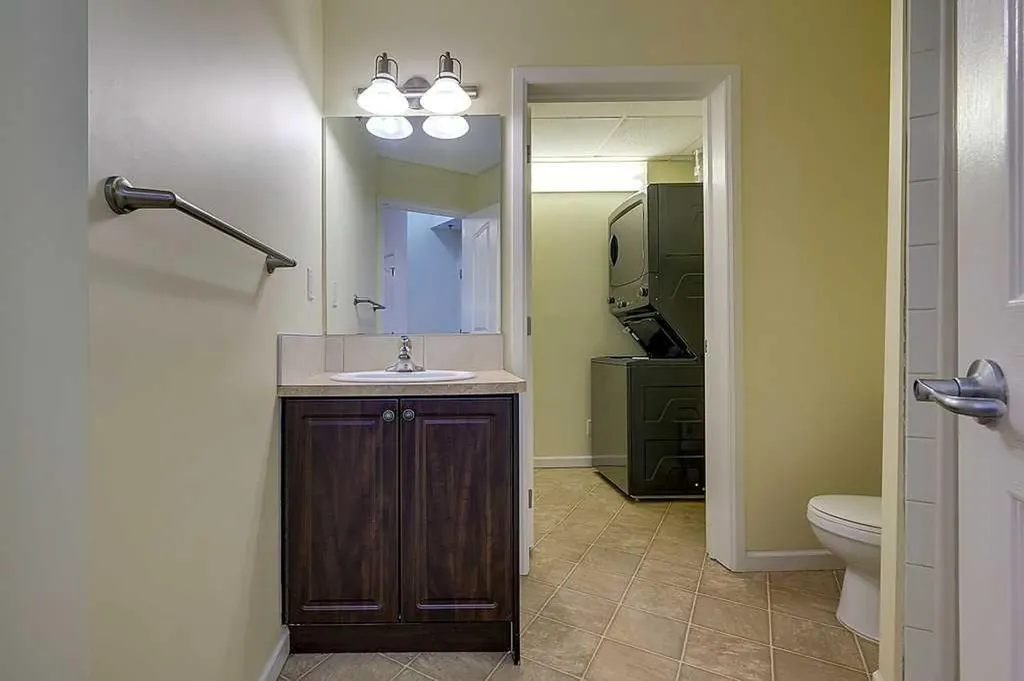 5040 53 Street Sylvan Lake AB T4S 0A1