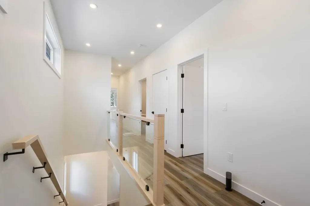 2424 25 Avenue NW Calgary AB T2M 2C5