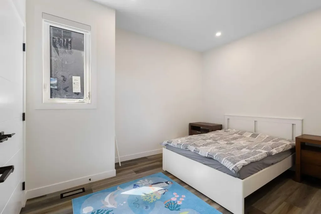 2424 25 Avenue NW Calgary AB T2M 2C5