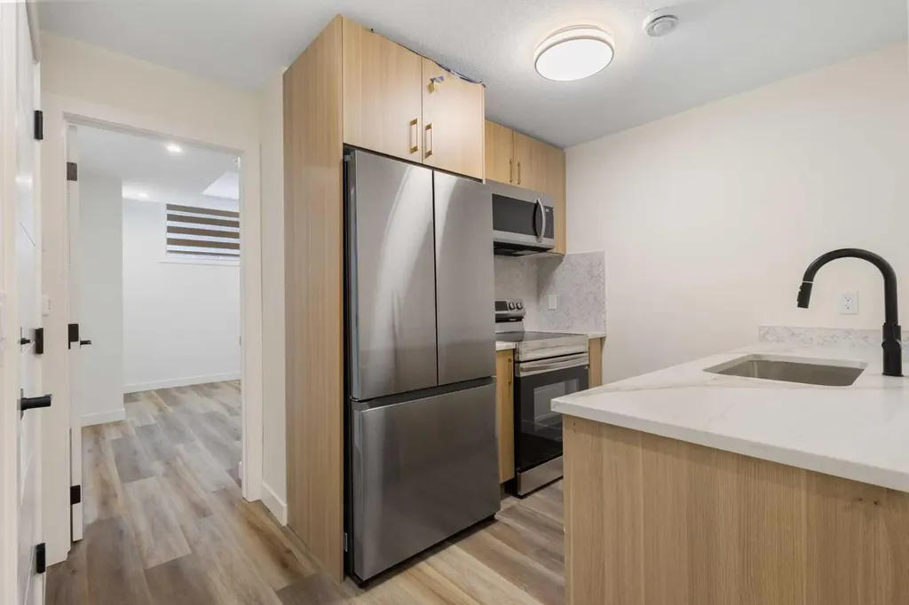 2424 25 Avenue NW Calgary AB T2M 2C5