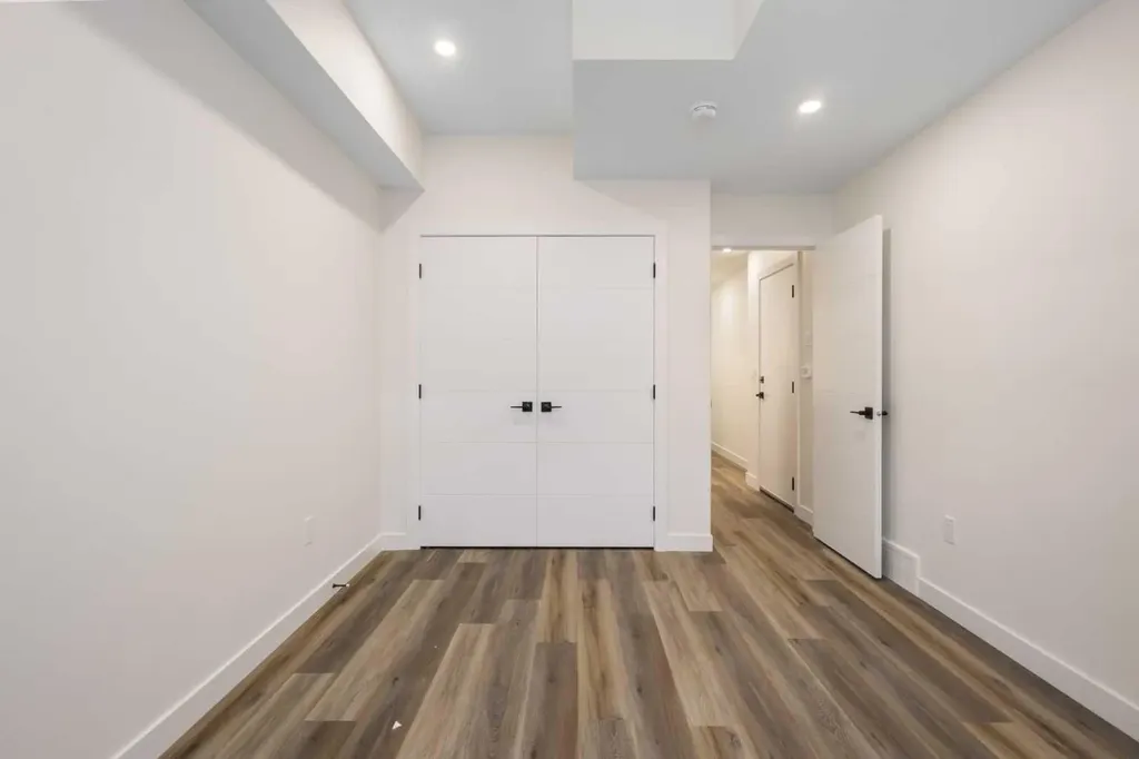 2424 25 Avenue NW Calgary AB T2M 2C5