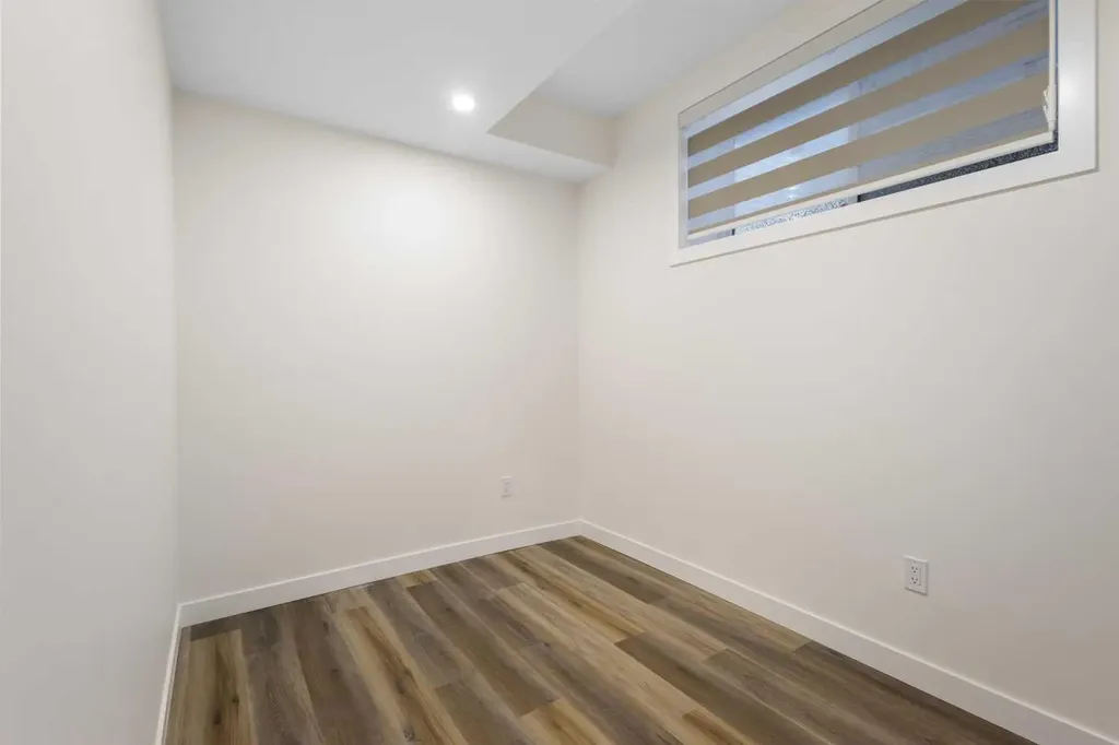 2424 25 Avenue NW Calgary AB T2M 2C5