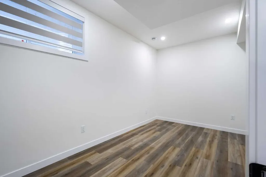 2424 25 Avenue NW Calgary AB T2M 2C5